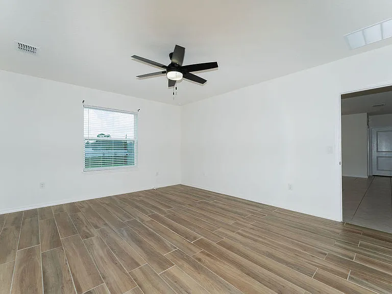 138 SW Carter Ave — Photo 43