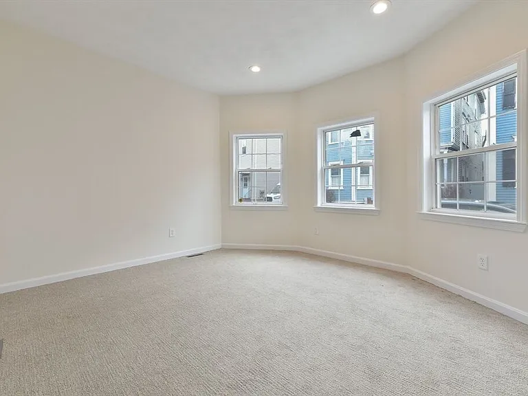 39 Middle St #1 — Photo 14
