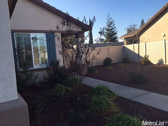 2nd image of 2441 Shady Oak Pl