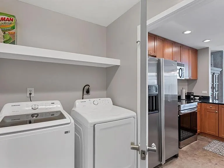 525 E Jackson St #405 — Photo 29