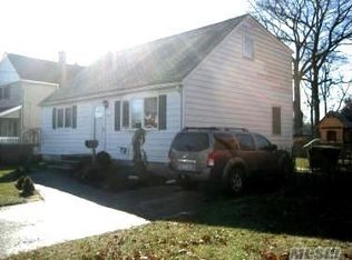 491 S 6th St, Lindenhurst, NY 11757