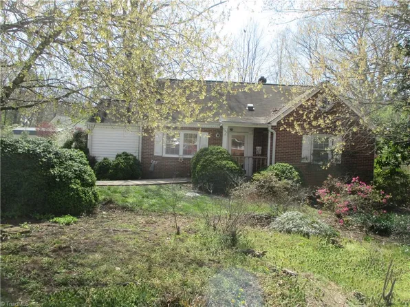 1126 Manning St, Eden, NC 27288