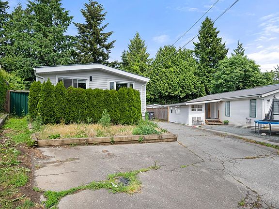 2nd image of 2225 Crystal Ct
