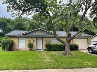 329 Meadowcreek Ln, Garland, TX 75043