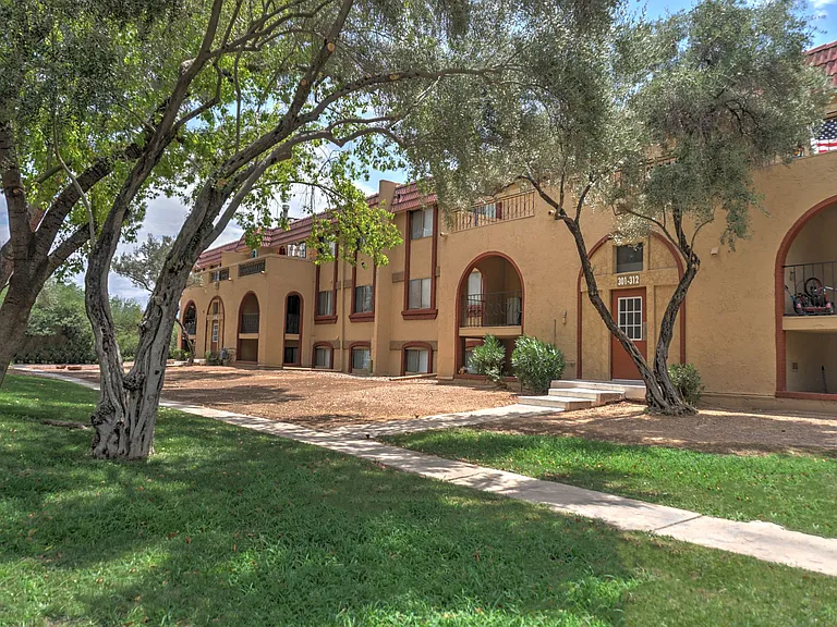 Exterior & Landscaping