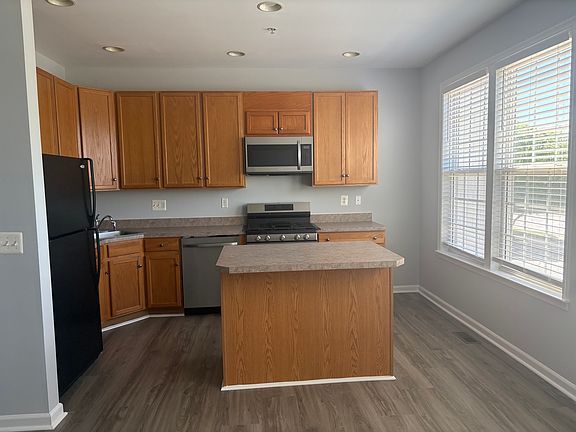3rd image of 35574 N Gloucester Cir