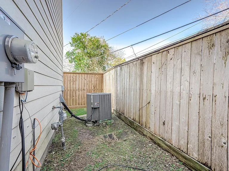 7650 Springhill St #704 — Photo 23