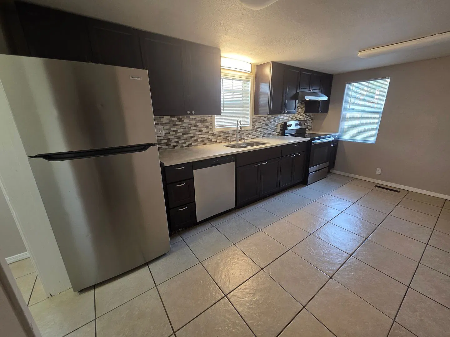 Large 3 bedroom 1 bath North side charmer — Photo 3