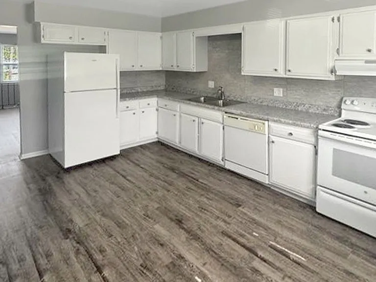 2077 Andrew St SE — Photo 1