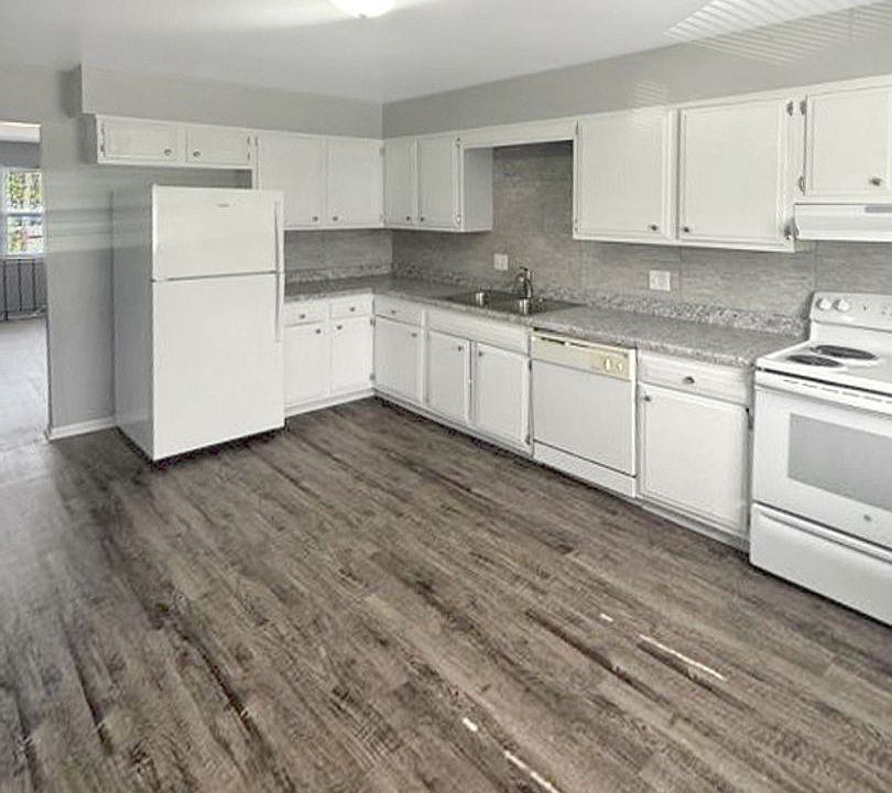 1st image of 2077 Andrew St SE