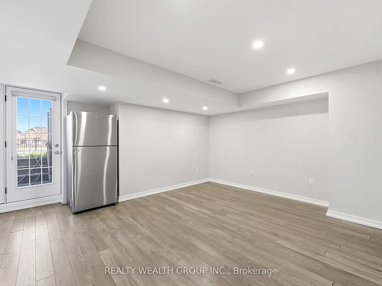 112 Golden Springs Dr — Photo 26