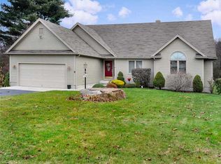 8 Pheasant Run Rd, North Smithfield, RI 02896