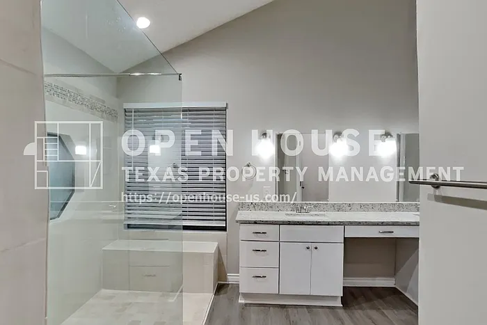 305 Hillside Ct — Photo 11