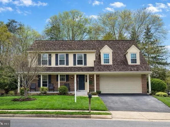 8006 Oak Hollow Ln, Fairfax Station, VA 22039