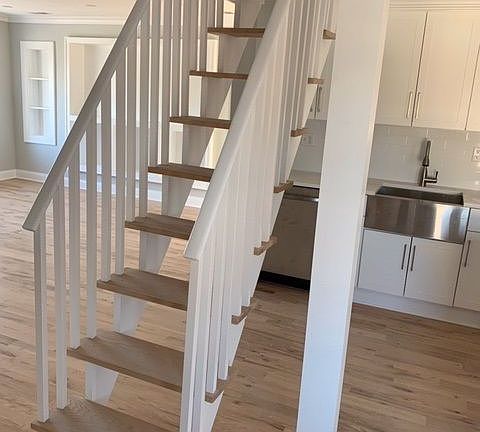 4th image of 2113 Palisade Ave #2