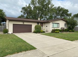 3 Davis Rd, West Seneca, NY 14224