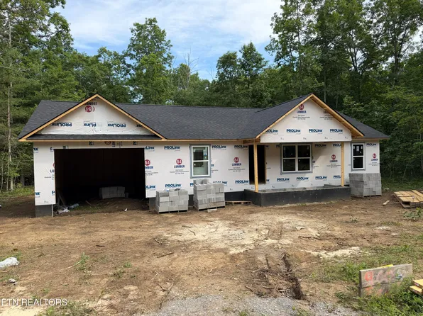 900 Paola Dr, Crossville, TN 38572