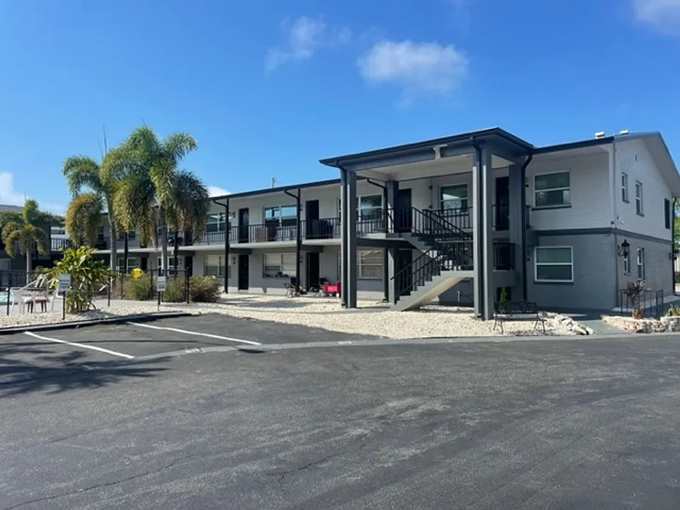 Building Photo 4