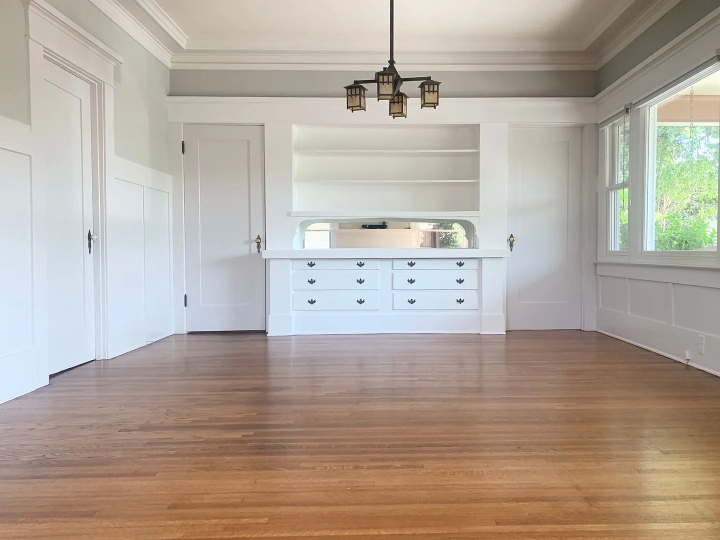 Amazing Pet Friendly Home in Mission Hills — Photo 3