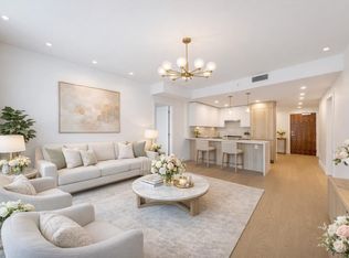 423 6th St #503, West Vancouver, BC