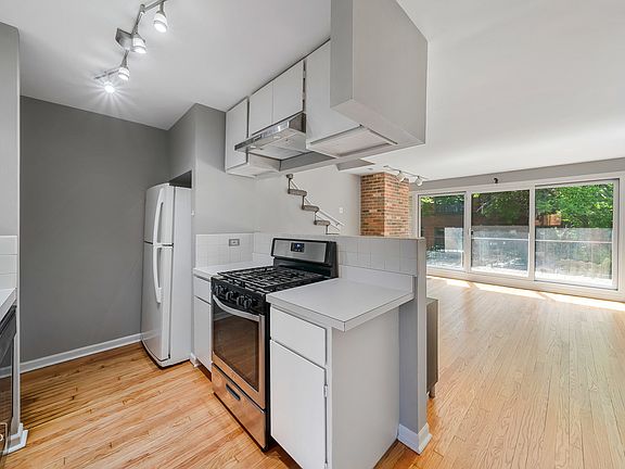 4th image of 924 W Wrightwood Ave #Cf