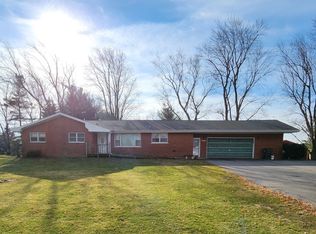 5906 E 3500s Rd, Saint Anne, IL 60964