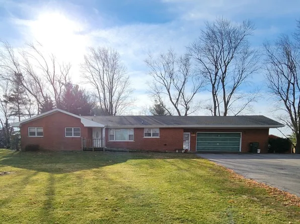 5906 E 3500s Rd, Saint Anne, IL 60964