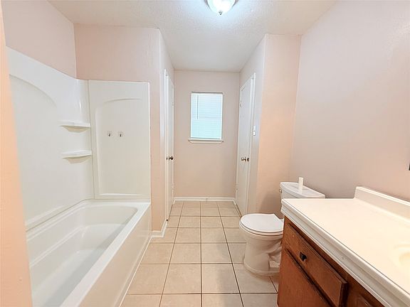 4th image of 208 Laurie Ln #208