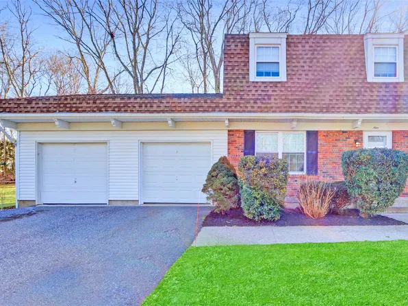 9 Stockton Commons, Yaphank, NY 11980