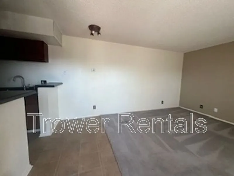 1 bed, 1.0 bath, 476 sqft, $850 — Photo 3