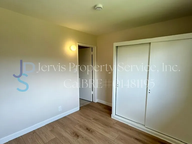 5523 Gardendale St #D — Photo 4