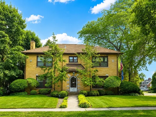 227 Douglas Ave, Waukegan, IL 60085