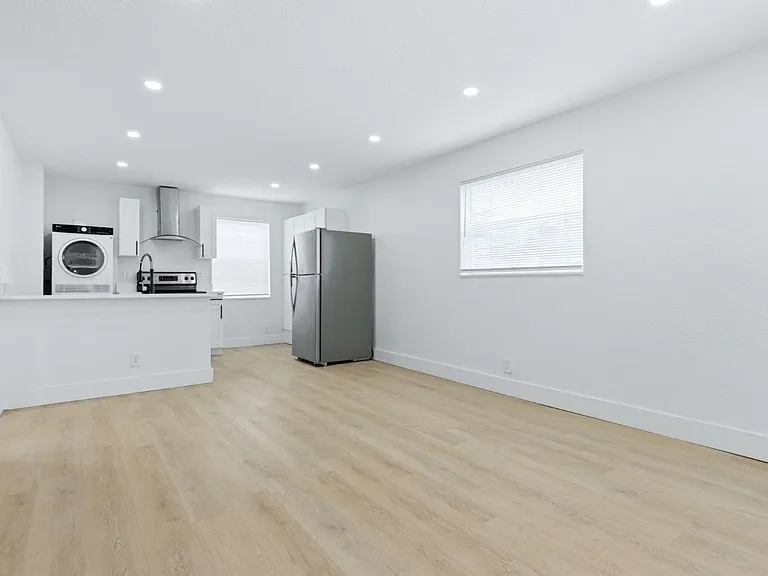 1015 NE 17th Ave — Photo 18
