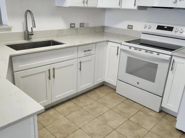 802 Villa Cir, Boynton Beach, FL