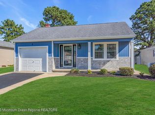 9 Manitoba Ct, Toms River, NJ 08757
