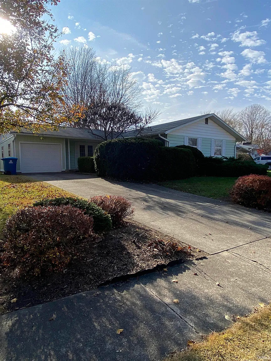 813 Parkway Dr photo 1