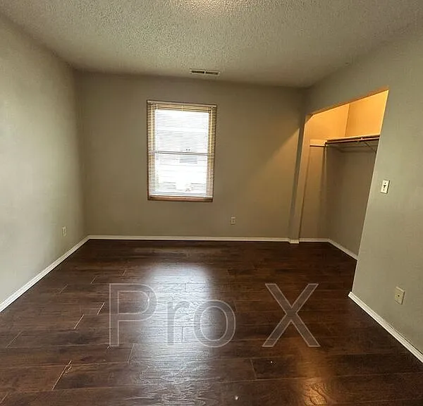517 E Washington St #A — Photo 4