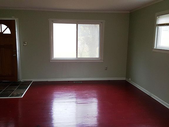 5th image of 320 Sarvis Dr