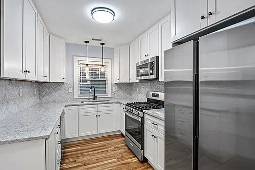 211 W 51st Ter Photo 1