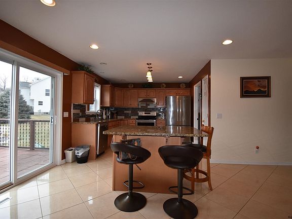 3rd image of 3 Farmington Pl