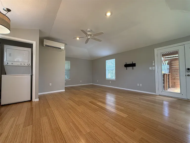 4019 Ascot Ln — Photo 9