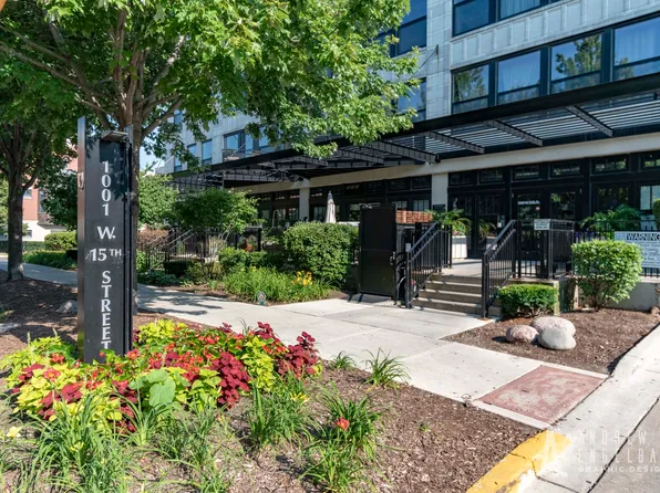1001 W 15th St Unit 332, Chicago, IL 60608