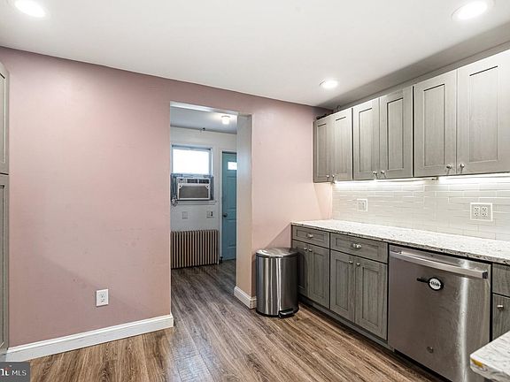 4th image of 1101 Crease St