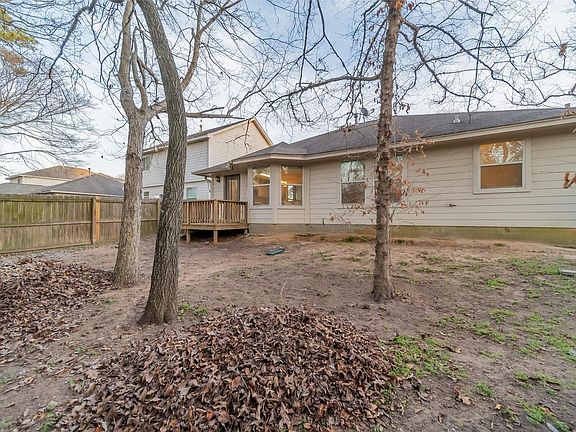 3rd image of 990 Oak Glen Dr