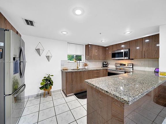 4th image of 651 NW 82nd Ave APT 124