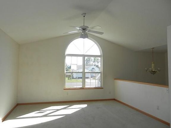 3rd image of 161 Depot Ln