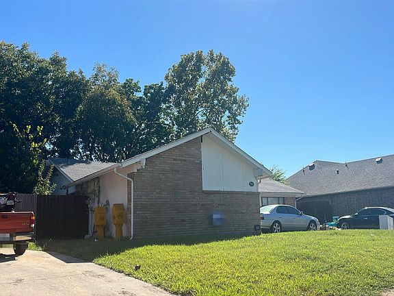 3rd image of 7110 Lakeshore Dr