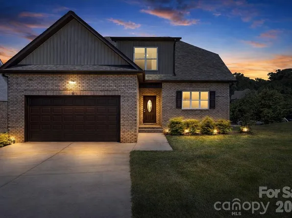 1033 12th Avenue Dr NW, Hickory, NC 28601