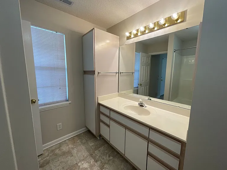 Meridian Park Apartments — Photo 20