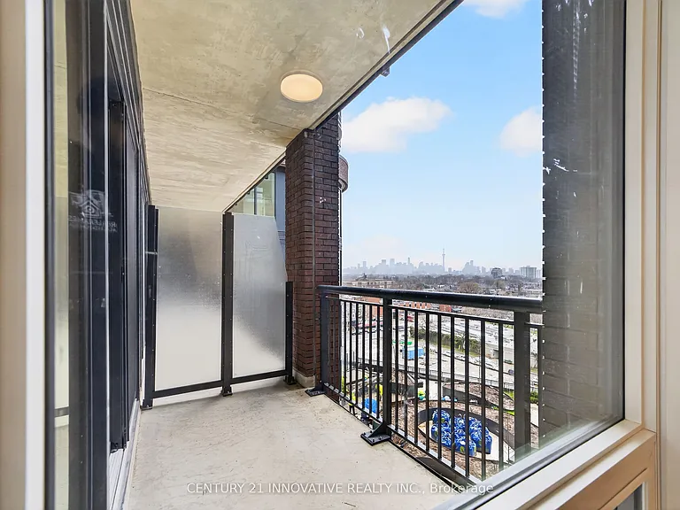 1185 Dupont St #602 — Photo 17
